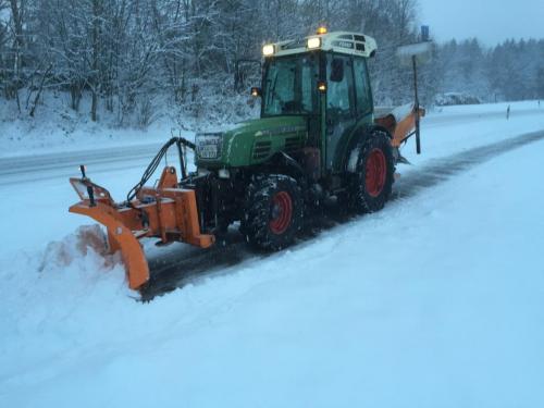 IMG 5609-Winterdienst-Schneeräumen